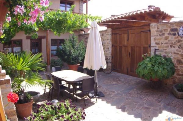 Hotel Rural La Veleta Murias de Rechivaldo Exteriör bild